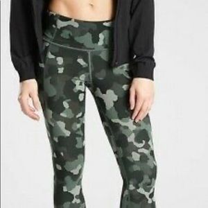 Athleta Lightning Stash Pocket Camo 7/8 Tight SuperSonic Mountain Olive